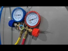 Kiểm tra chuyên nghiệp máy nén điều hòa không khí ô tô và phát hiện rò rỉ